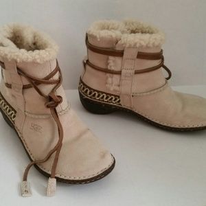 UGG Ladies Leather Shearling Tan Ankle Boot Size 5